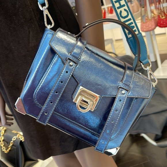 MICHAEL KORS
Manhattan Medium TH SCHOOL Crackled Metallic Leather SATCHEL
TEAL - Picture 2 of 16